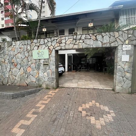 Casa Quintal Bueno! 5 Quartos Com Ar Split E Internet Ultra! Perto Do Melhor De Goiania! Marista Parques Areiao E Vaca Brava Hospital Premium Mater Dei Blue Fit Perdomo Goiania Shopping! Bagian luar foto