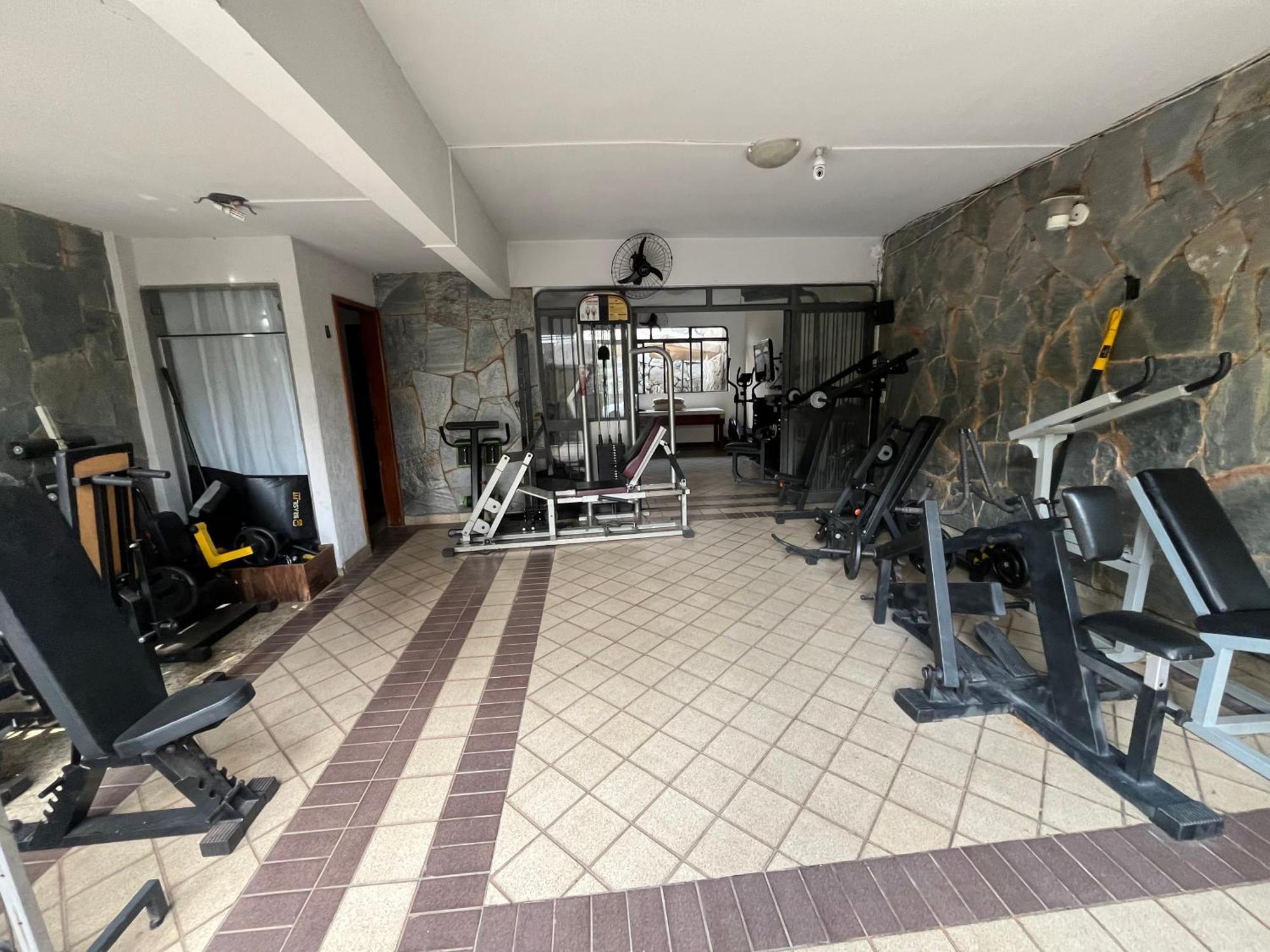 Casa Quintal Bueno! 5 Quartos Com Ar Split E Internet Ultra! Perto Do Melhor De Goiania! Marista Parques Areiao E Vaca Brava Hospital Premium Mater Dei Blue Fit Perdomo Goiania Shopping! Bagian luar foto