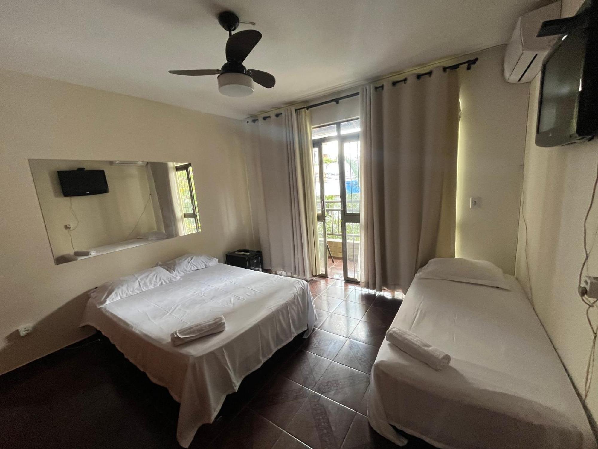 Casa Quintal Bueno! 5 Quartos Com Ar Split E Internet Ultra! Perto Do Melhor De Goiania! Marista Parques Areiao E Vaca Brava Hospital Premium Mater Dei Blue Fit Perdomo Goiania Shopping! Bagian luar foto