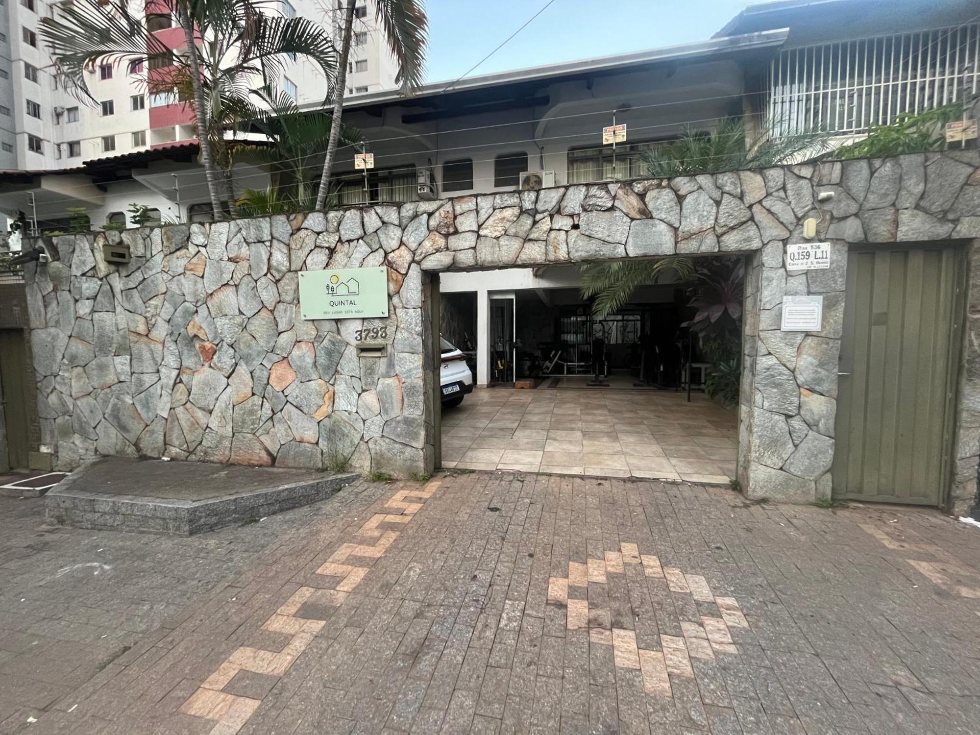 Casa Quintal Bueno! 5 Quartos Com Ar Split E Internet Ultra! Perto Do Melhor De Goiania! Marista Parques Areiao E Vaca Brava Hospital Premium Mater Dei Blue Fit Perdomo Goiania Shopping! Bagian luar foto